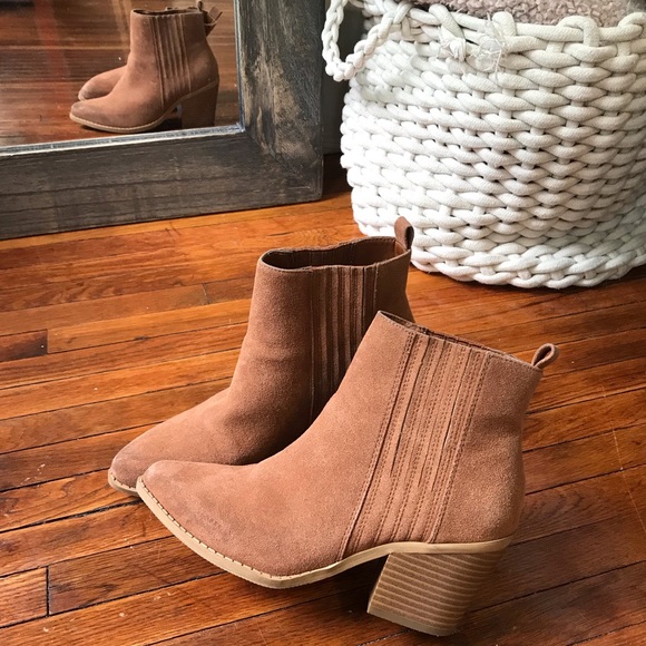 Forever 21 Shoes - Brown Suede Bootie 🤠